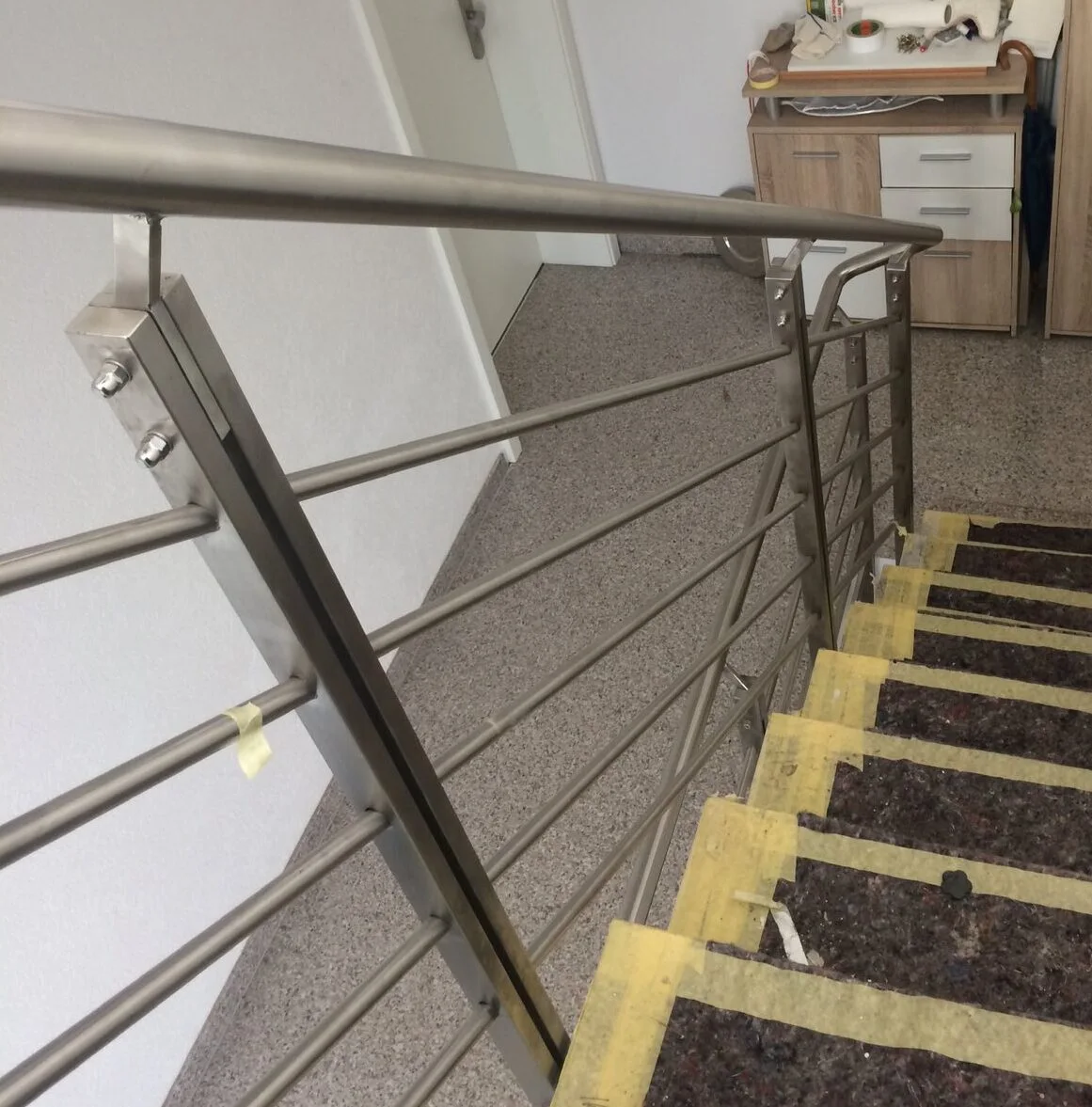 Inox i staklo kombinacija